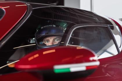 O Valtteri Bottas δοκιμάζει την Alfa Romeo 33 Stradale στο Μπαλόκο [+video]